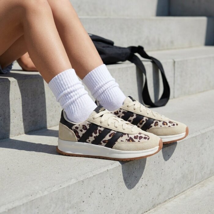 Adidas Run 70s 2.0 lage sneakers – Bruin
