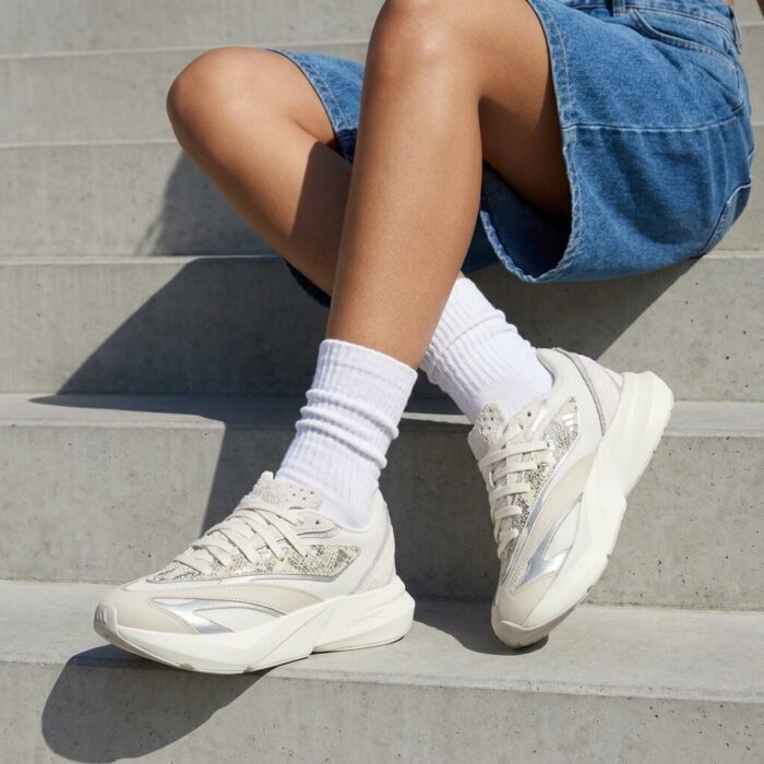 Adidas Lightblaze Sneakers wit Suède/ Mesh