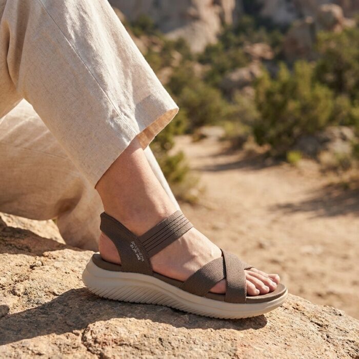 Skechers Ultra Flex 3.0 Sandalen taupe