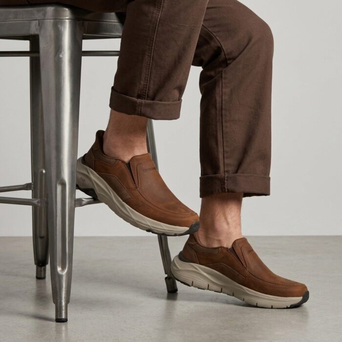 Skechers Arch Fit Maverick Instappers bruin Leer