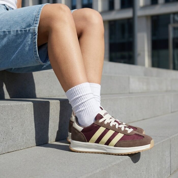 Adidas Run 70s 2.0 Sneakers bruin Synthetisch