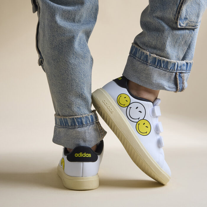 Adidas Advantage Smiley Sneakers wit Synthetisch