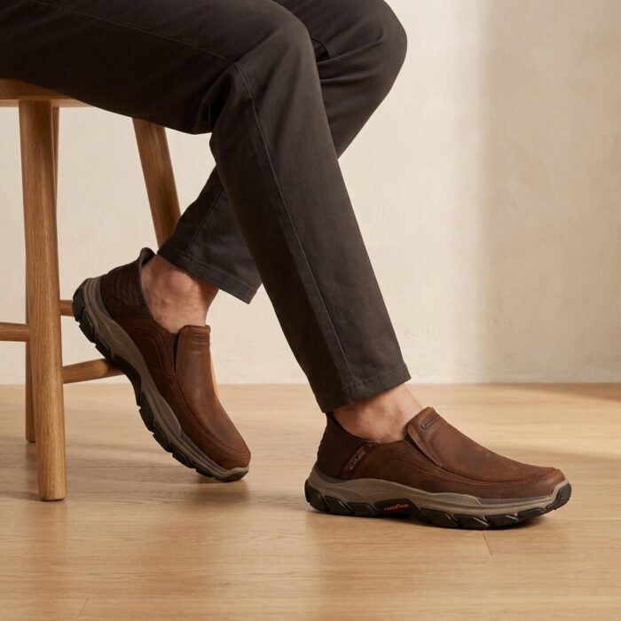 Skechers Respected Hands Free Slip-Ins instapschoenen – Cognac
