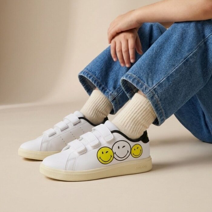 Adidas Advantage Smiley Sneakers wit Synthetisch